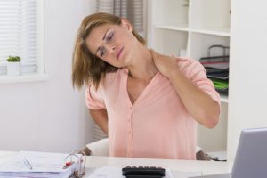 علت گرفتگی عضلات گردن چیست